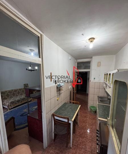 Pantelimon, garsoniera decomandata, etaj intermediar, an 1983,