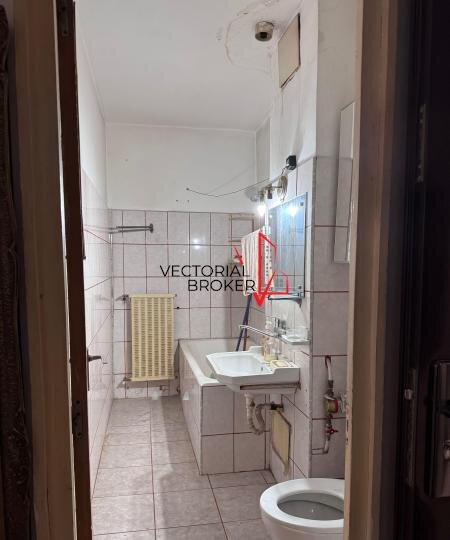 Pantelimon, garsoniera decomandata, etaj intermediar, an 1983,