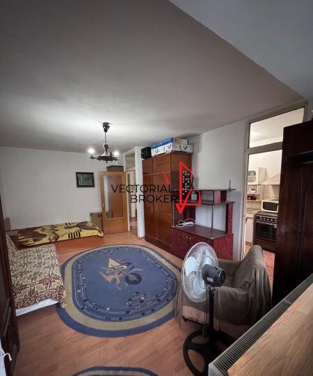 Pantelimon, garsoniera decomandata, etaj intermediar, an 1983,