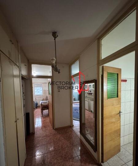 Pantelimon, garsoniera decomandata, etaj intermediar, an 1983,