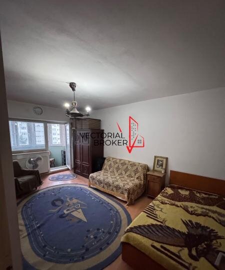 Pantelimon, garsoniera decomandata, etaj intermediar, an 1983,